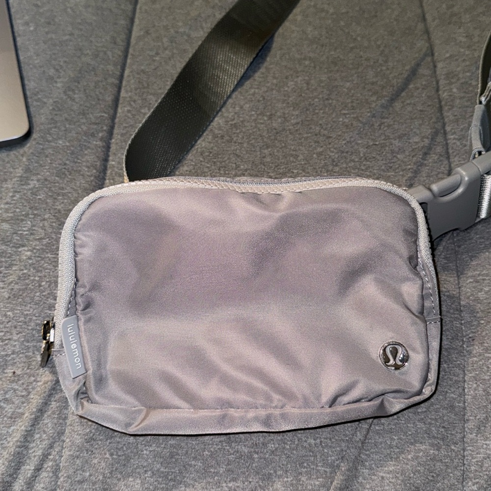 NEW WITHOUT TAGS lululemon athletics gray belt bag WITH logo strap!!